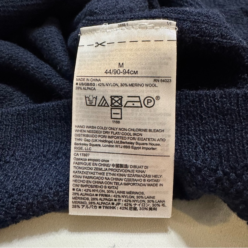 Banana Republic Navy V-Neck Sweater | Size Medium | NWT - Picture 3 of 3